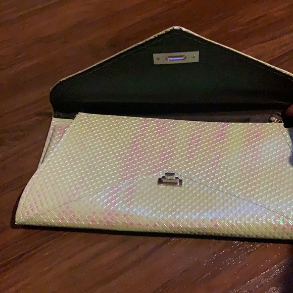 Holographic Envelope Light Mint Green Clutch - Picture 4 of 8